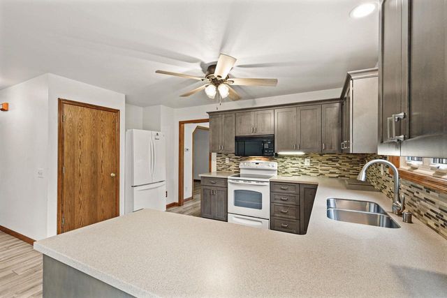 3702 Spring Hill Court, Middleton, WI 53562