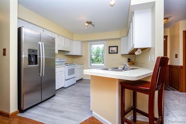 22133 Meridian Road, Grosse Ile, MI 48138