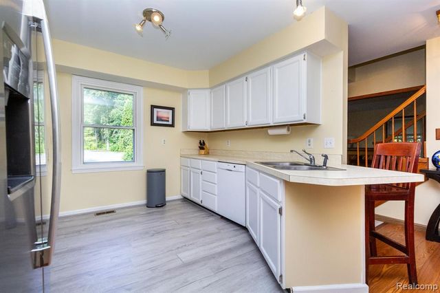 22133 Meridian Road, Grosse Ile, MI 48138