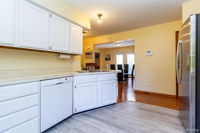 22133 Meridian Road, Grosse Ile, MI 48138