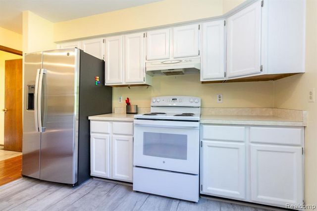 22133 Meridian Road, Grosse Ile, MI 48138