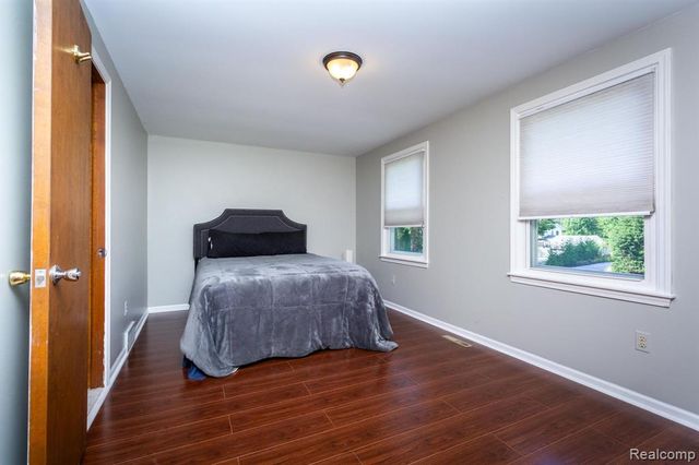 22133 Meridian Road, Grosse Ile, MI 48138