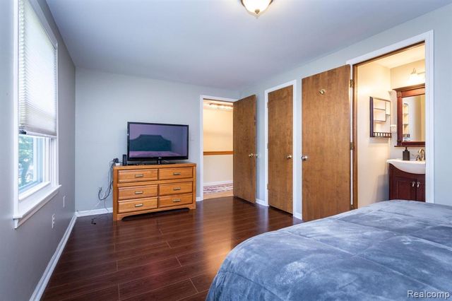 22133 Meridian Road, Grosse Ile, MI 48138