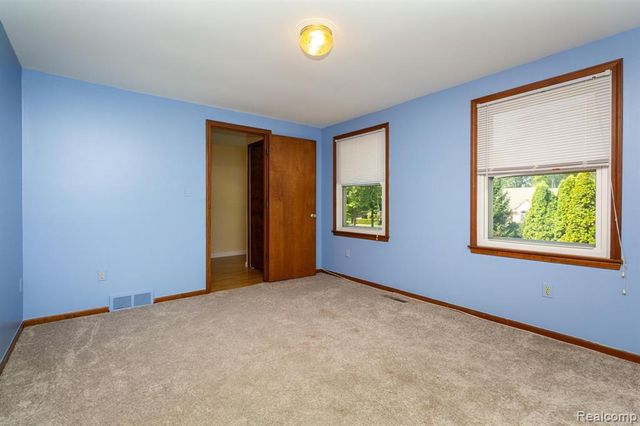 22133 Meridian Road, Grosse Ile, MI 48138