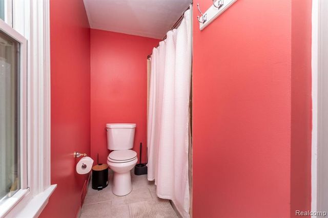 22133 Meridian Road, Grosse Ile, MI 48138