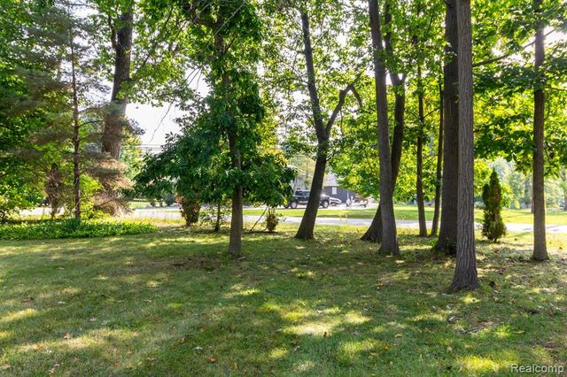 22133 Meridian Road, Grosse Ile, MI 48138