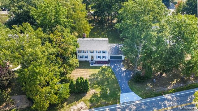 22133 Meridian Road, Grosse Ile, MI 48138