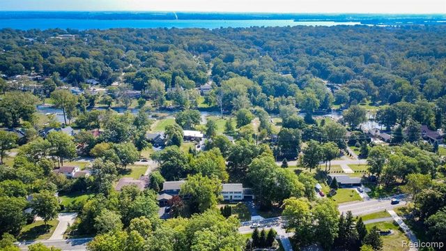 22133 Meridian Road, Grosse Ile, MI 48138