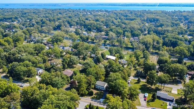 22133 Meridian Road, Grosse Ile, MI 48138