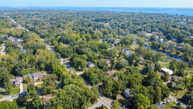 22133 Meridian Road, Grosse Ile, MI 48138