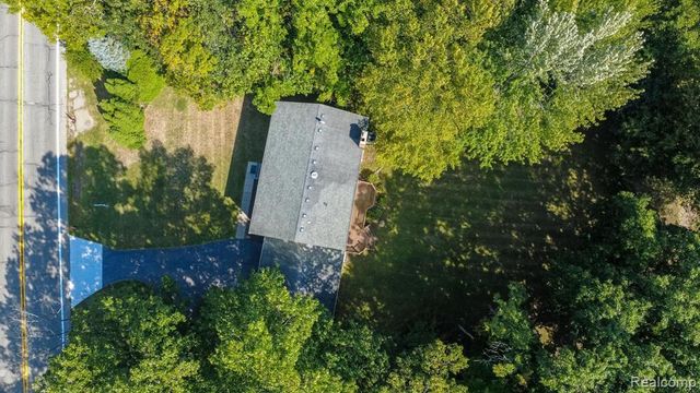 22133 Meridian Road, Grosse Ile, MI 48138