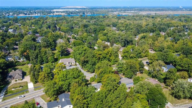 22133 Meridian Road, Grosse Ile, MI 48138