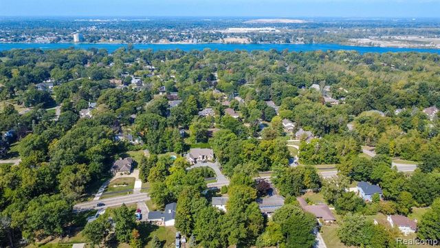22133 Meridian Road, Grosse Ile, MI 48138