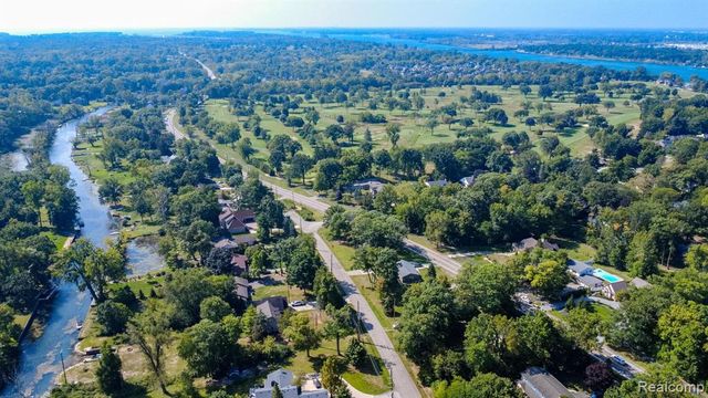 22133 Meridian Road, Grosse Ile, MI 48138