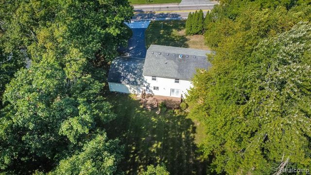 22133 Meridian Road, Grosse Ile, MI 48138