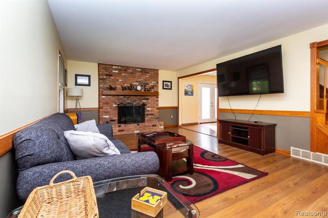 22133 Meridian Road, Grosse Ile, MI 48138