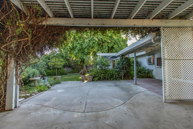 1705 Larkspur Pl, Turlock, CA 95380