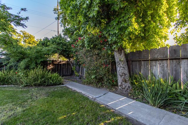 1705 Larkspur Pl, Turlock, CA 95380