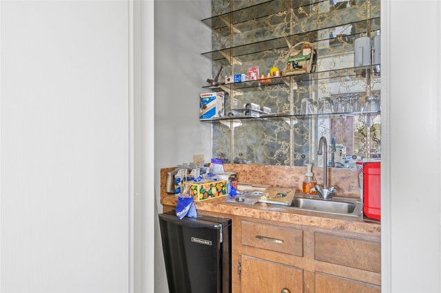 6910 Winton Street, Houston, TX 77021