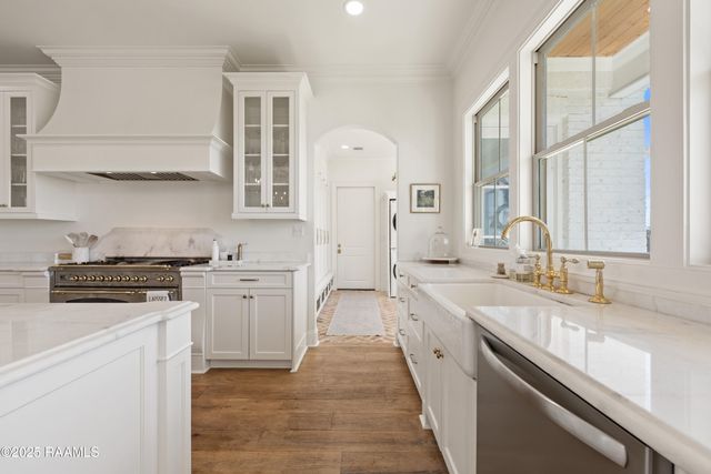 1044 The Lake Drive, Broussard, LA 70518