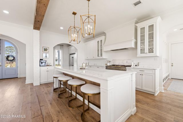 1044 The Lake Drive, Broussard, LA 70518