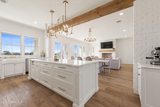 1044 The Lake Drive, Broussard, LA 70518