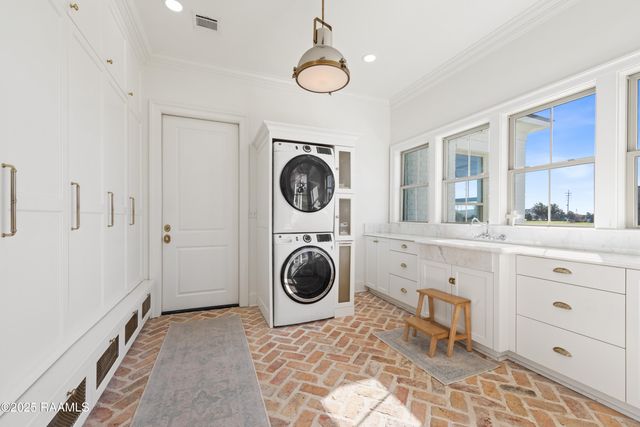 1044 The Lake Drive, Broussard, LA 70518