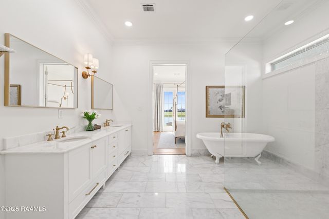 1044 The Lake Drive, Broussard, LA 70518