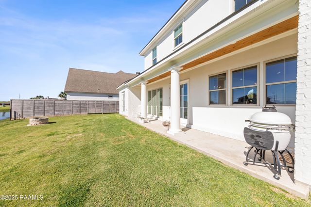 1044 The Lake Drive, Broussard, LA 70518