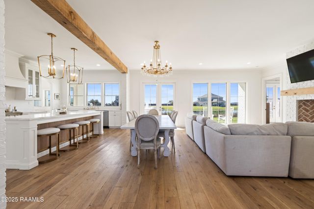 1044 The Lake Drive, Broussard, LA 70518