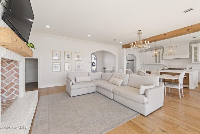 1044 The Lake Drive, Broussard, LA 70518