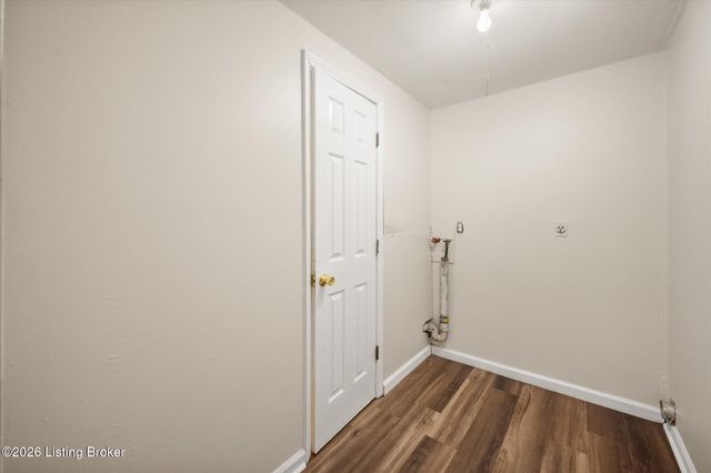 5533 Ridgecrest Rd, Louisville, KY 40218