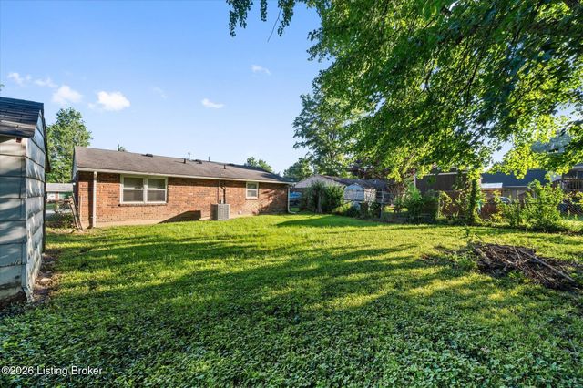 5533 Ridgecrest Rd, Louisville, KY 40218