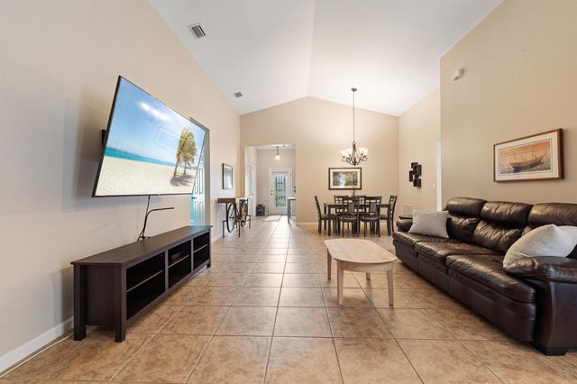 8156 Westfield Circle, Vero Beach, FL 32966