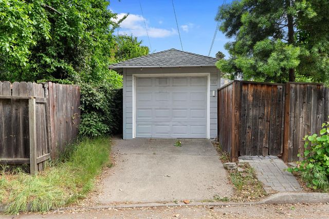 924 9th Ave, Sacramento, CA 95818