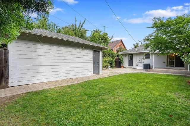 924 9th Ave, Sacramento, CA 95818