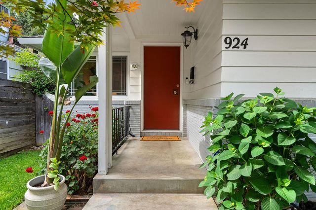 924 9th Ave, Sacramento, CA 95818