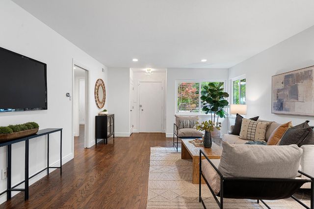 924 9th Ave, Sacramento, CA 95818