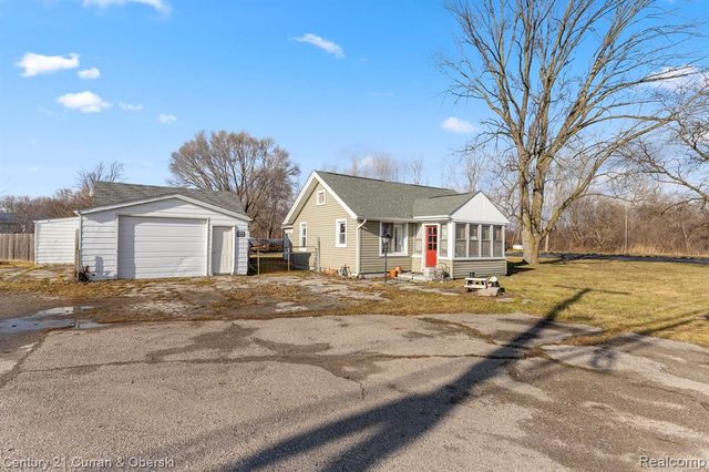 13011 Telegraph Road, Flat Rock, MI 48134