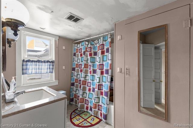 13011 Telegraph Road, Flat Rock, MI 48134