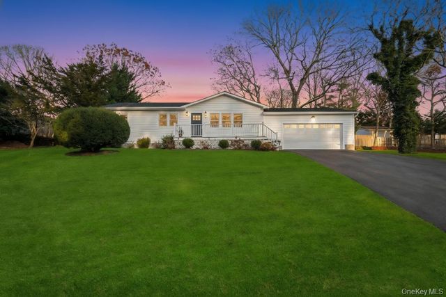 12 George Street, Hampton Bays, NY 11946