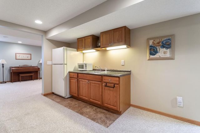 9112 Dunbar Knoll N, Brooklyn Park, MN 55443