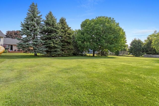 9112 Dunbar Knoll N, Brooklyn Park, MN 55443