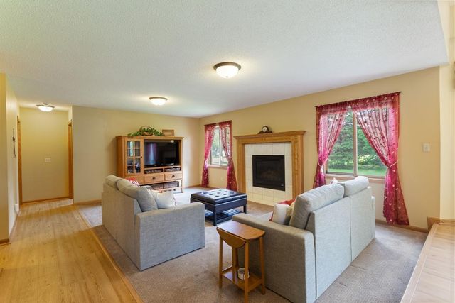 9112 Dunbar Knoll N, Brooklyn Park, MN 55443