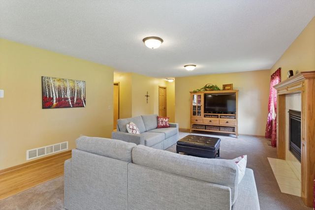 9112 Dunbar Knoll N, Brooklyn Park, MN 55443