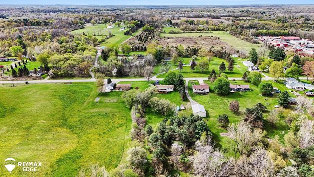 10247 E Coldwater Road, Davison, MI 48423