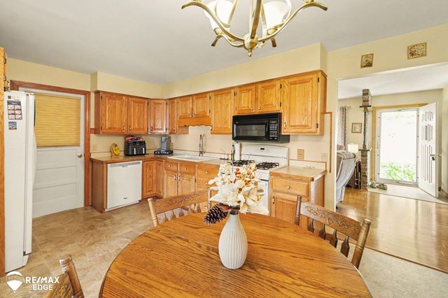 10247 E Coldwater Road, Davison, MI 48423