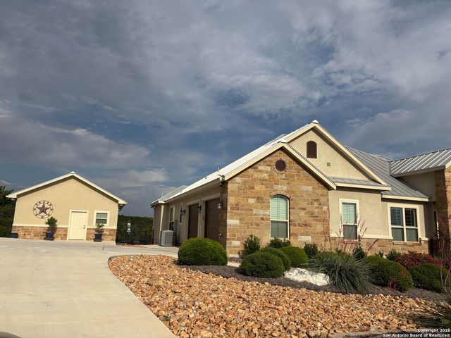 156 Pr 2771, Mico, TX 78056