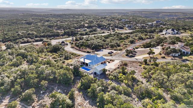 156 Pr 2771, Mico, TX 78056