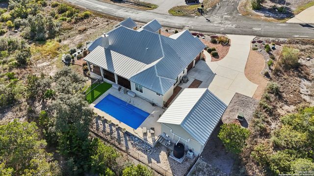 156 Pr 2771, Mico, TX 78056